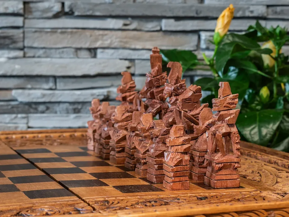 Atypical chess pieces