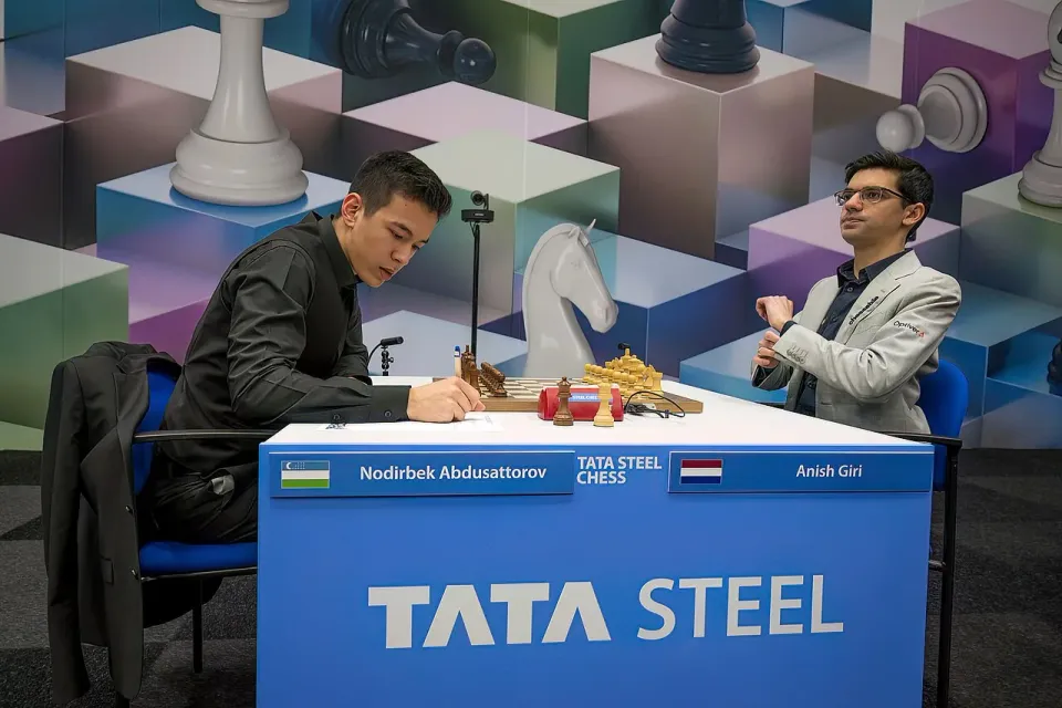 Nodirbek Abdusattorov vs Anish Giri, 2023